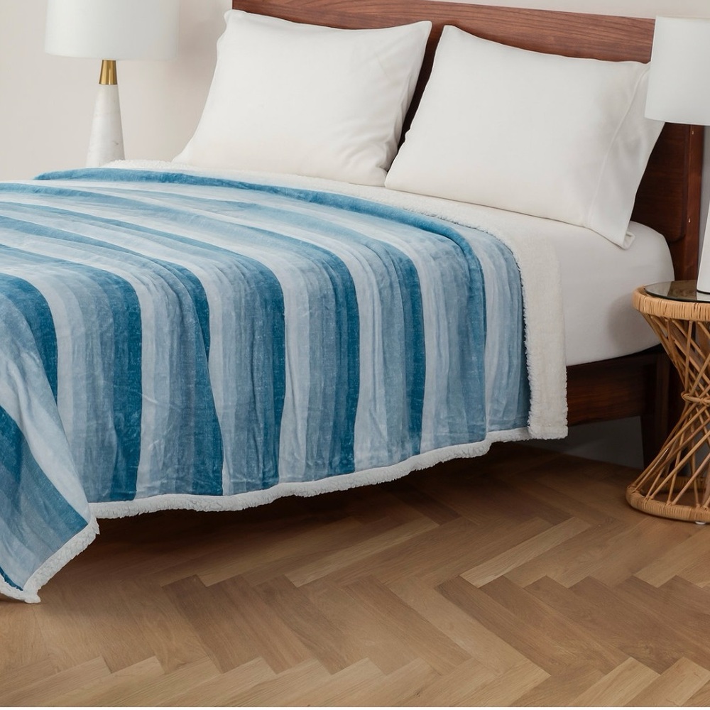 Holiday Collection Velvety Checkered blanket from Berkshire. - Picture 10 of 12